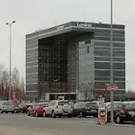 Daire Tomsona Center *